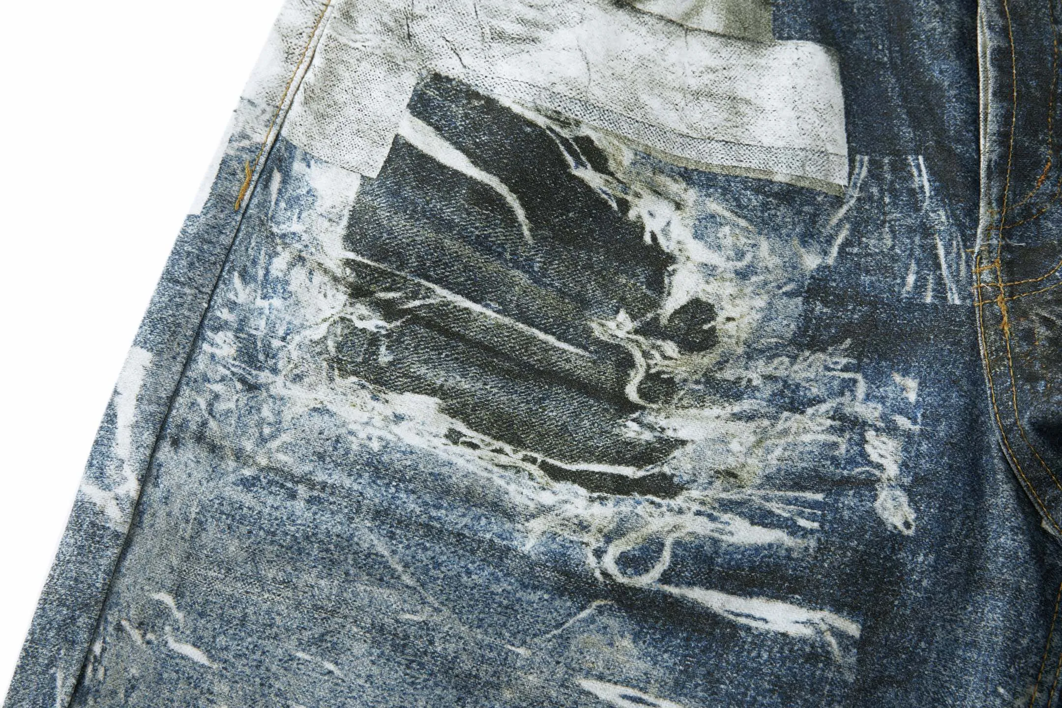 ACN trompe l'oeil print Series denim trousers. Fabric: Made of 12oz 10*7 twill denim pure cotton. Accessories: Buttons are made of electroplated distressed hardware buttons. Technology: Printing adopts 3D direct injection technology, with multiple color combinations to highly restore the original 1:1 effect. Craftsmanship: Chaoyi fried color, 20 pieces per tank customized with the same color and distressed craftsmanship. Craftsmanship: Garment washing, frying, fixing the pattern, fixing the color to add hand feel, etc... This pair of jeans is made of brushed denim, soft to the touch. The seasonal trompe l'oeil print shows floral patterns peeking out from under ripped jeans. These jeans have a relaxed fit with a mid-low rise and wide, loose legs. Accessories: Customized 1:1 washed trademark Accessories: Customized 1:1 electroplated buttons Process: Customized 1:1 illusion printing Size: S-M-L-XL Color: Washed blue Style number: 8886588